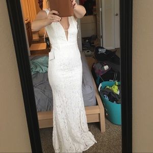 Bridal gown / wedding dress